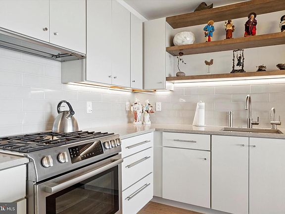 5th image of 2401 Pennsylvania Ave APT 19A11