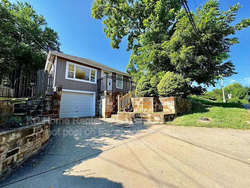 2 bed, 1.0 bath, $1,295 — Photo 1