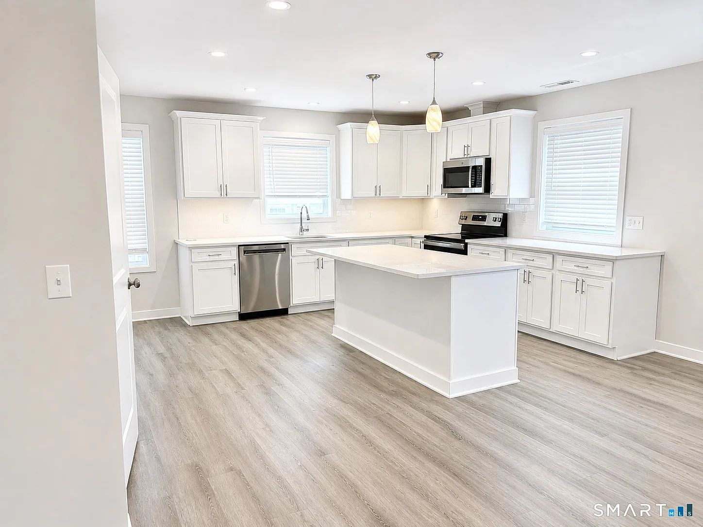 2 bed, 1.5 bath, 1050 sqft, $2,800 — Photo 1