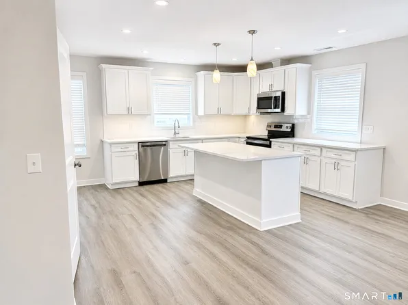 24 Glen Rd #B-2, Sandy Hook, CT 06482