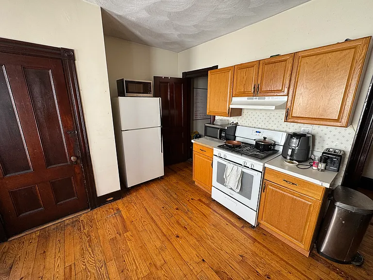 211 Holland St #3 — Photo 9