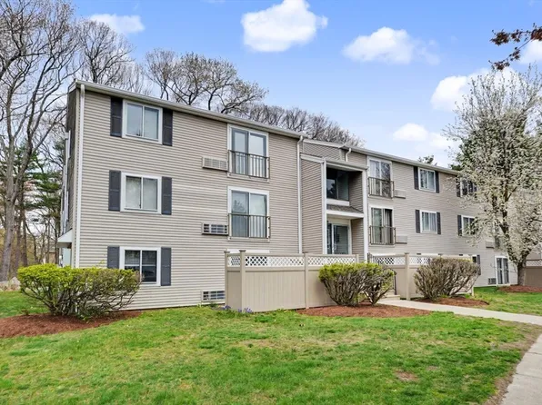 15 Village Rock Ln APT 10, Natick, MA 01760