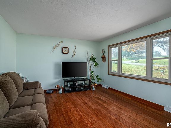 3rd image of 1033 N Utah Ave