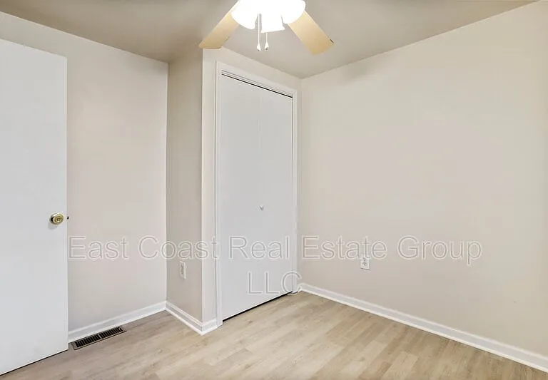 118 S Locust St — Photo 15
