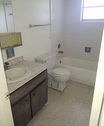 5th image of 511 NE 13th Ave