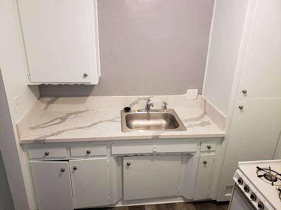 4th image of 7629 S Comstock Ave APT 7
