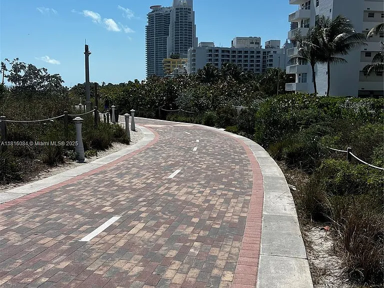 335 Ocean Dr #114 — Photo 19