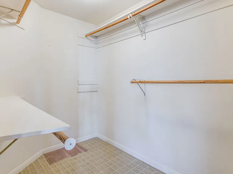 1524 Steinhart Ave — Photo 7