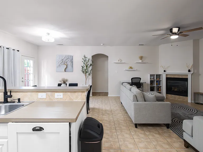 154 Castleridge Dr #B — Photo 7