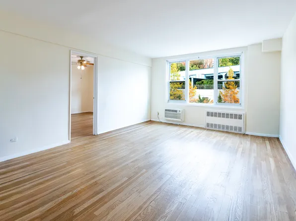 2390 Palisade Avenue image 4 of 24