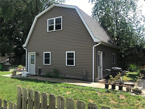 3rd image of 1011 Dover Ave