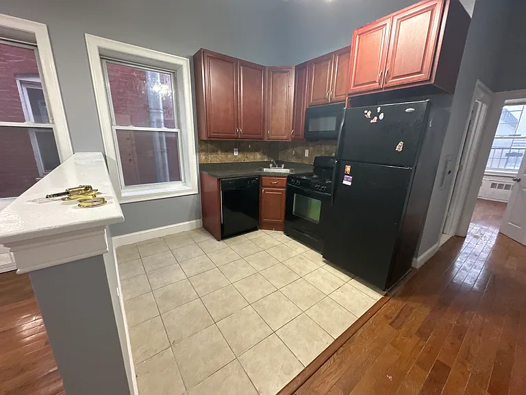 804-806 22nd St #3E — Photo 1