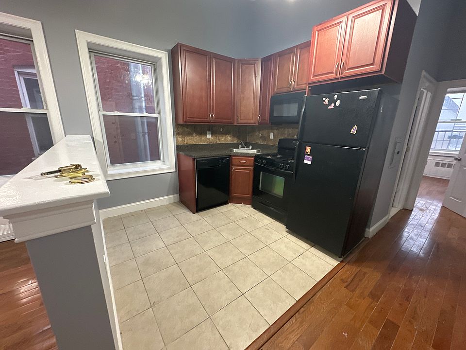 1st image of 804-806 22nd St #3E