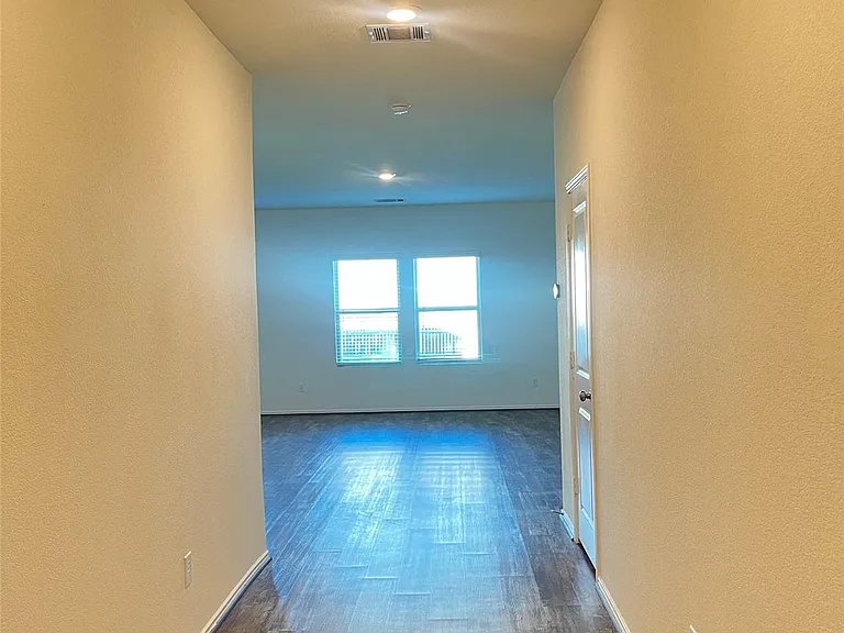 112 High Hill Cv — Photo 2