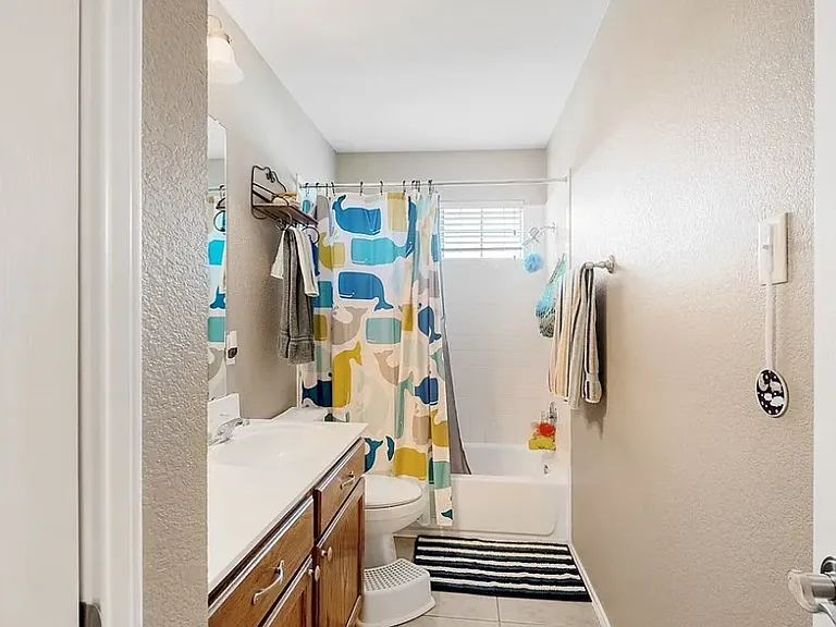 2426 Caroline Ct — Photo 23