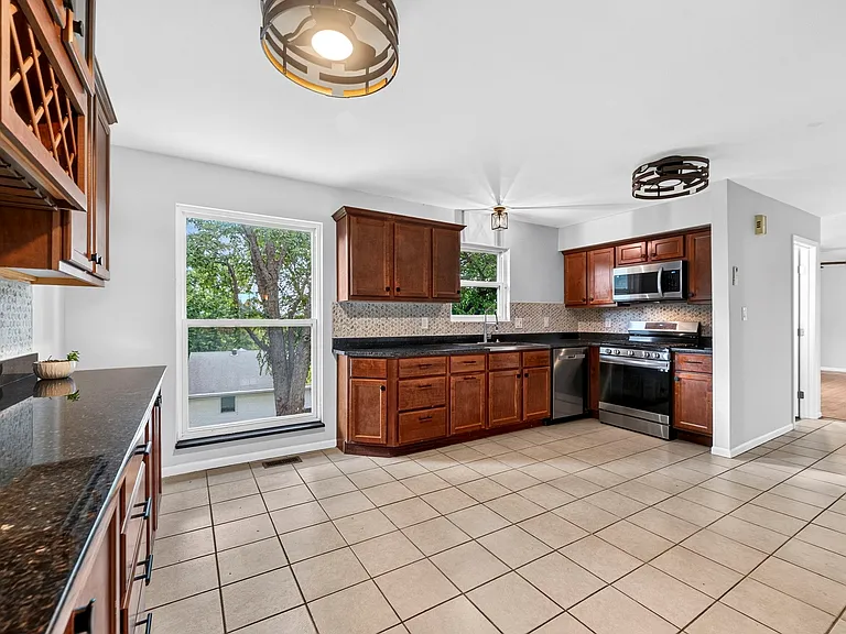 591 Summit Hills Dr — Photo 14
