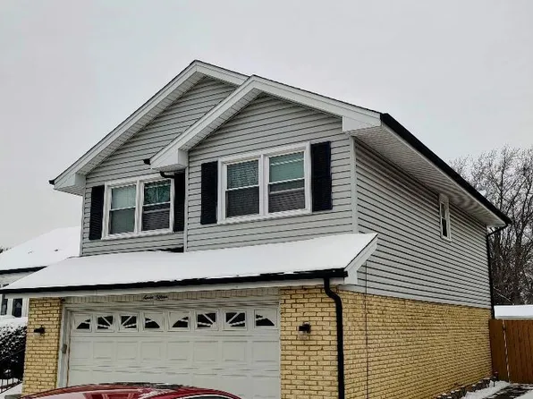 715 Longtree Dr, Wheeling, IL 60090