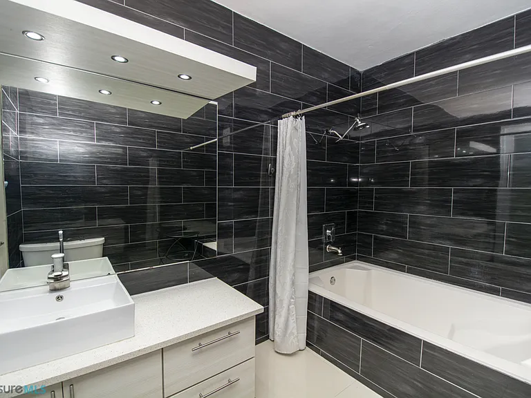 15 El Dorado Clb #1503 — Photo 36
