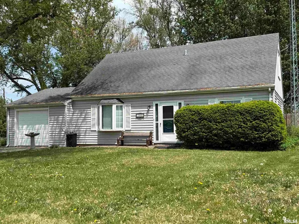 1045 S Main St, Canton, IL 61520