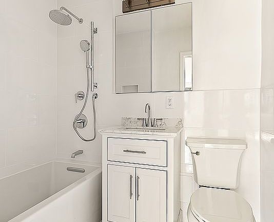 4th image of 300 E 74th St APT 5A