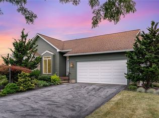 10 Cobblefield Way, Pittsford, NY 14534