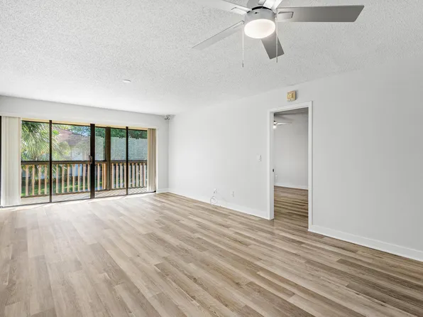 145 Brackenwood Road, Palm Beach Gardens, FL 33418