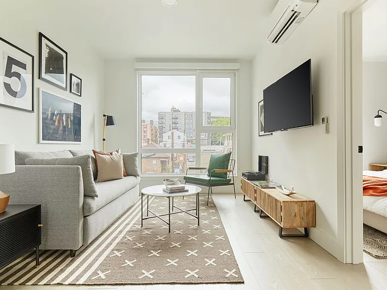 Solis Apartments — Photo 33