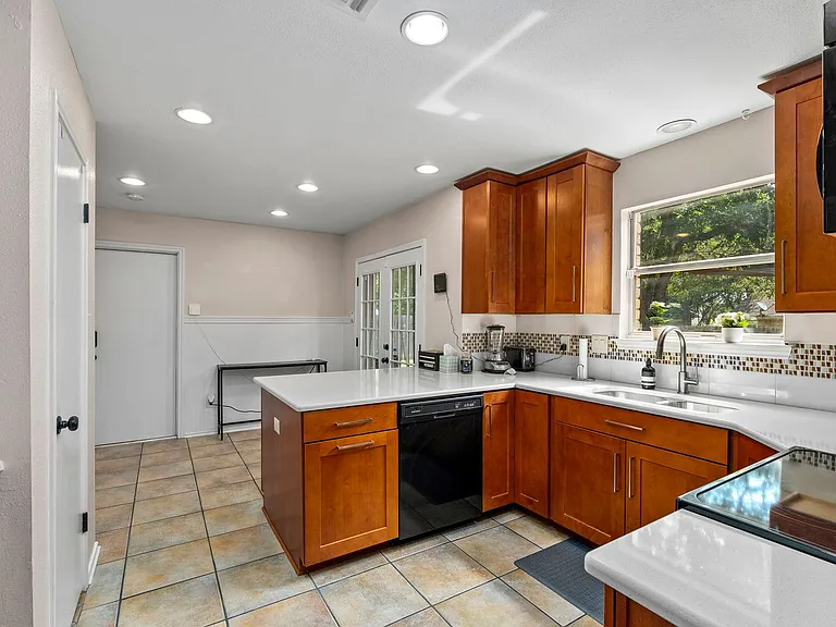 7306 Park Trl W — Photo 11