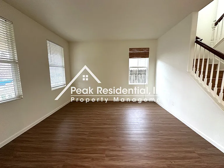 1811 Waterfall Dr — Photo 5