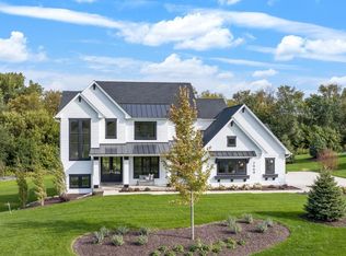 3941 White Oak Ln, Excelsior, MN 55331