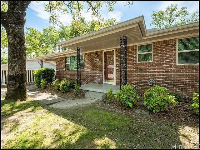 4907 Arlington Dr — Photo 2