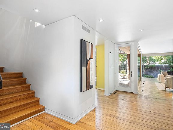 4th image of 113 Pine St