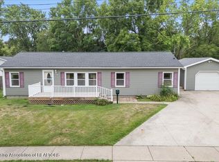 823 Pleasant St, Grand Ledge, MI 48837