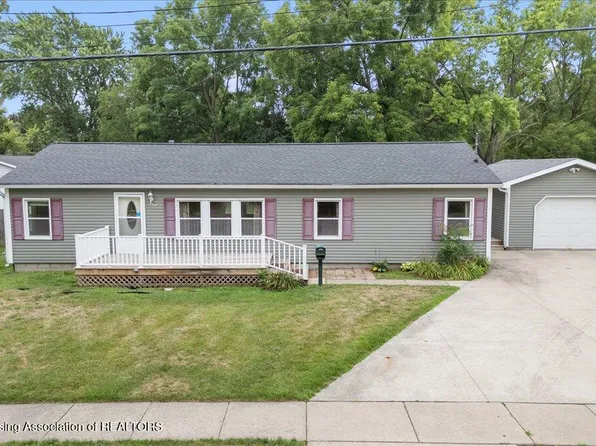 823 Pleasant St, Grand Ledge, MI 48837