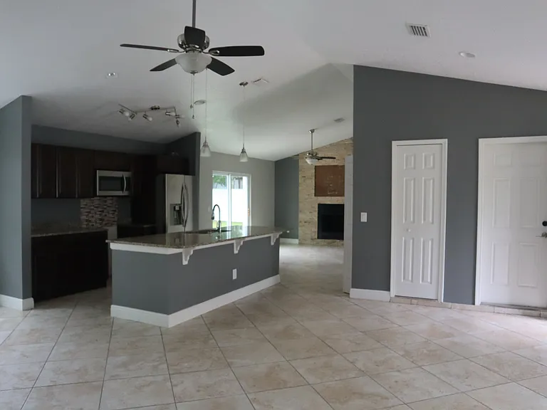990 Windbrook Dr — Photo 4