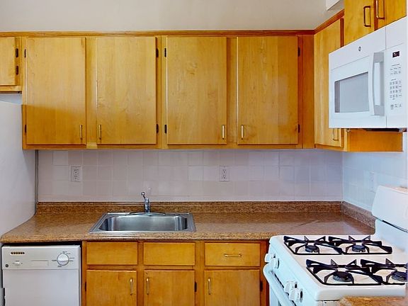 3rd image of 10420 Queens Blvd APT 16T