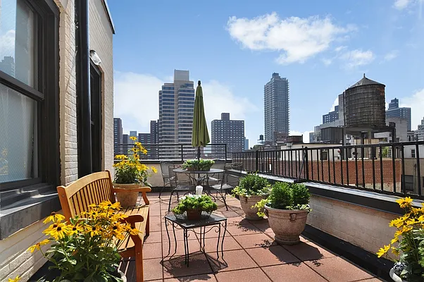 Sold by Corcoran | media 14
