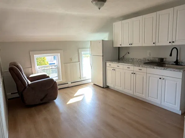 31 Lincoln Ave APT 5, Central Falls, RI 02863