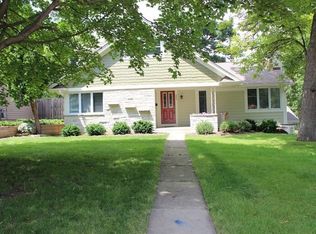 202 Harvey Ave, Grayslake, IL 60030