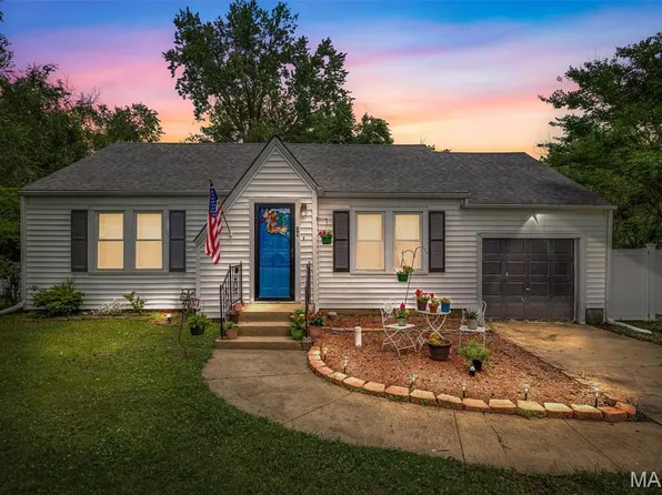 39 Pine St, Farmington, MO 63640