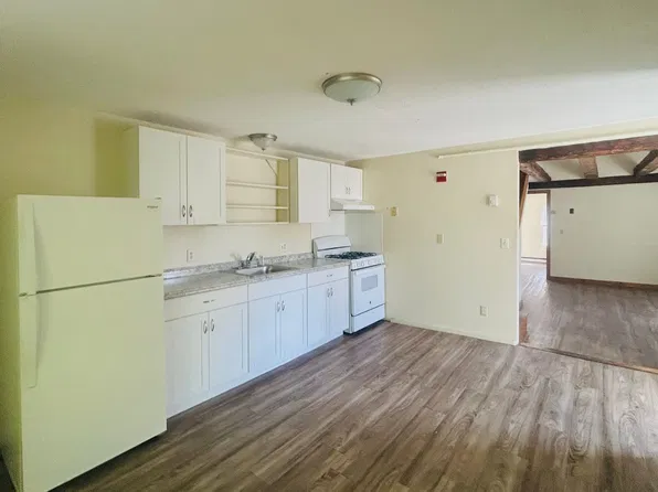 156 Main St, 156 Main St #2, Newmarket, NH 03857