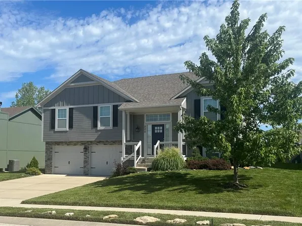 505 Tall Grass Dr, Pleasant Hill, MO 64080