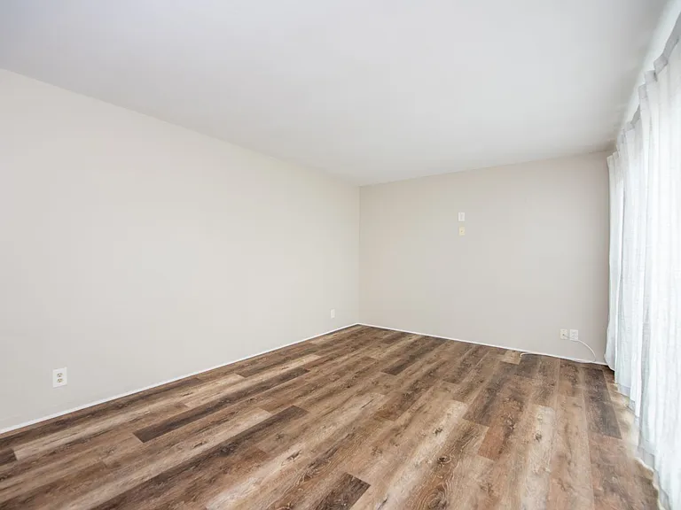 224 Frankfort Ave — Photo 6