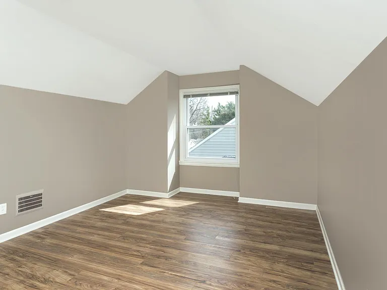 854 Allen St — Photo 24