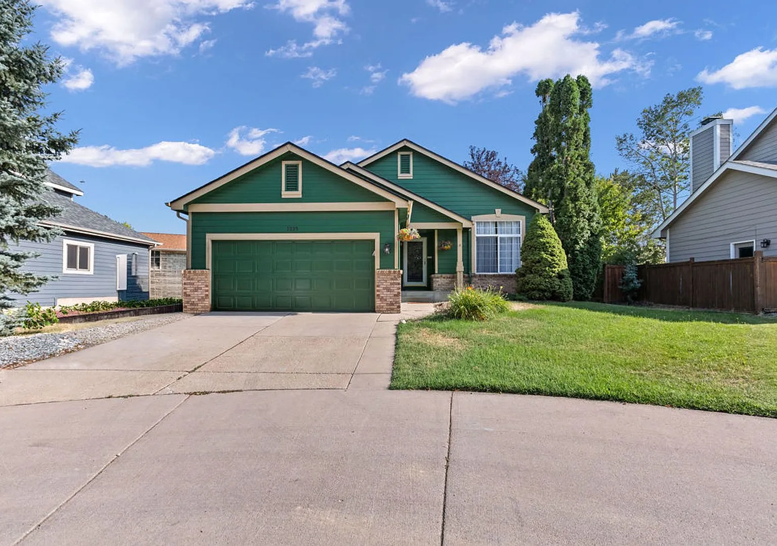 5 Bedroom Available in Timber Creek — Photo 2