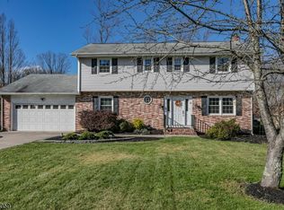 88 Mountain View Rd, Ewing, NJ 08628