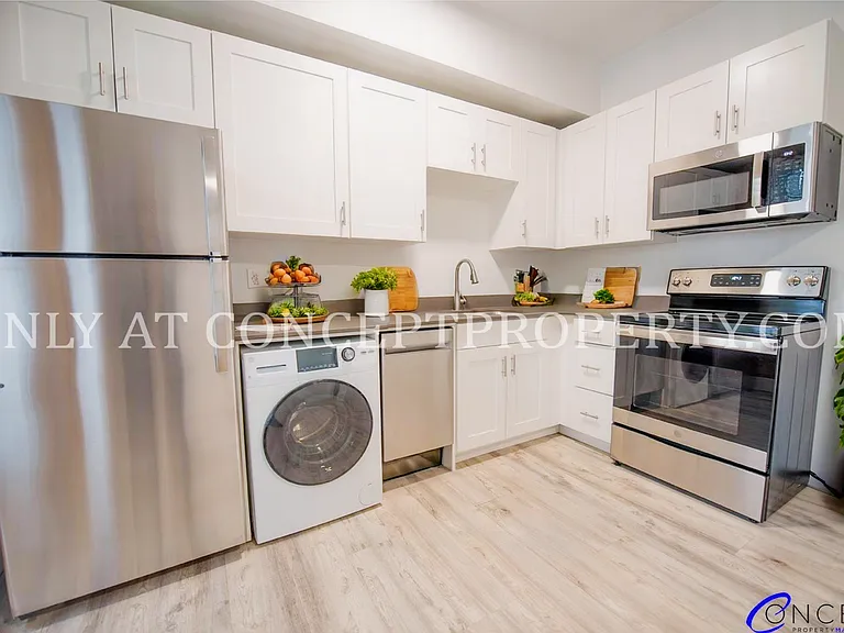 First Avenue Flats — Photo 27