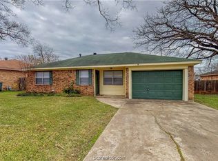 1107 Braeswood Dr, Bryan, TX 77803