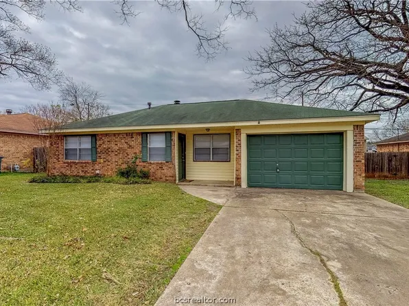 1107 Braeswood Dr, Bryan, TX 77803