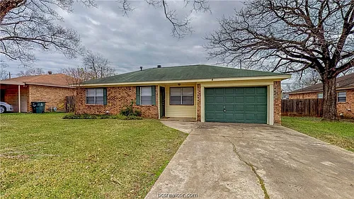 1107 Braeswood Dr Photo 1
